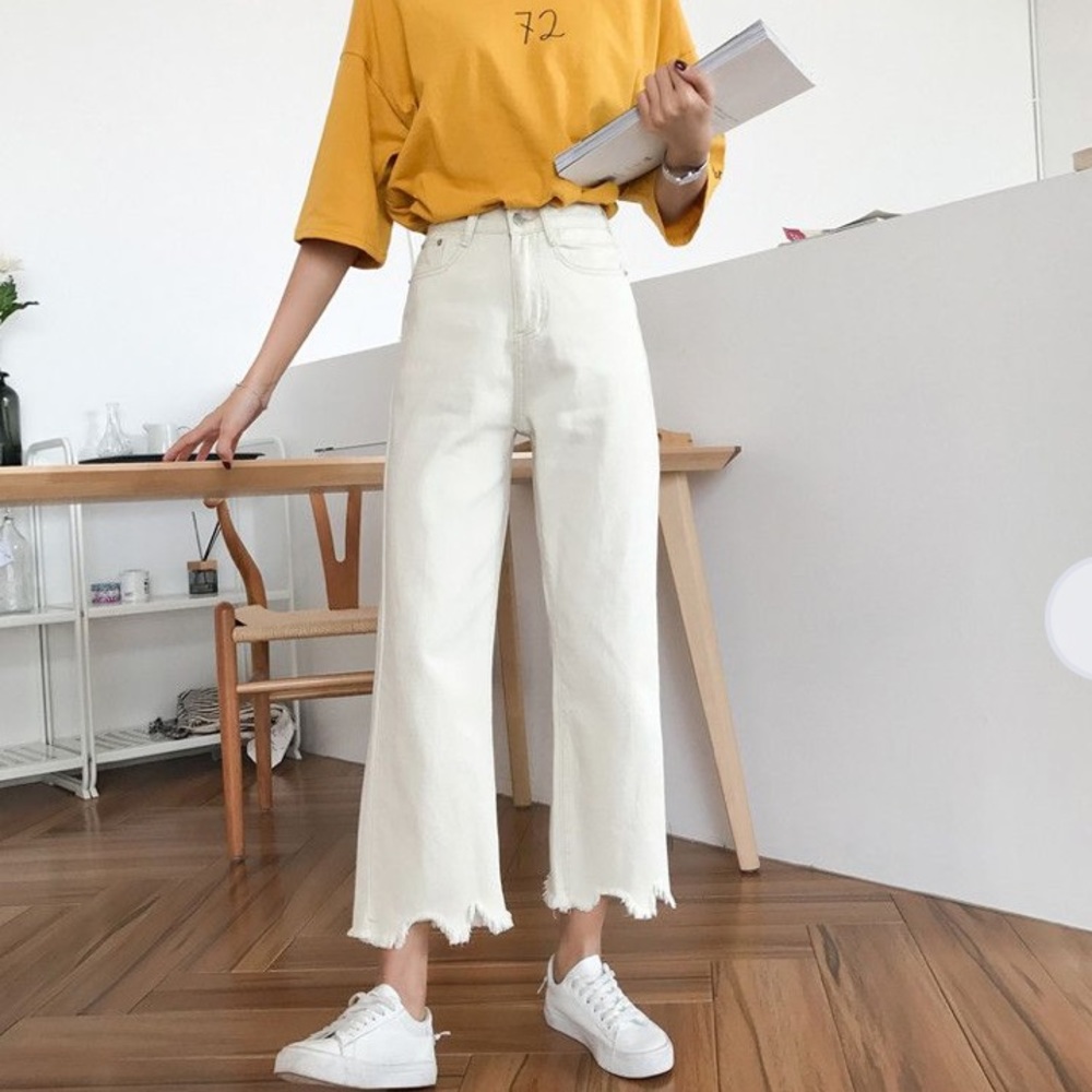 Distressed Hem - Straight Cut Jeans (White/Medium)